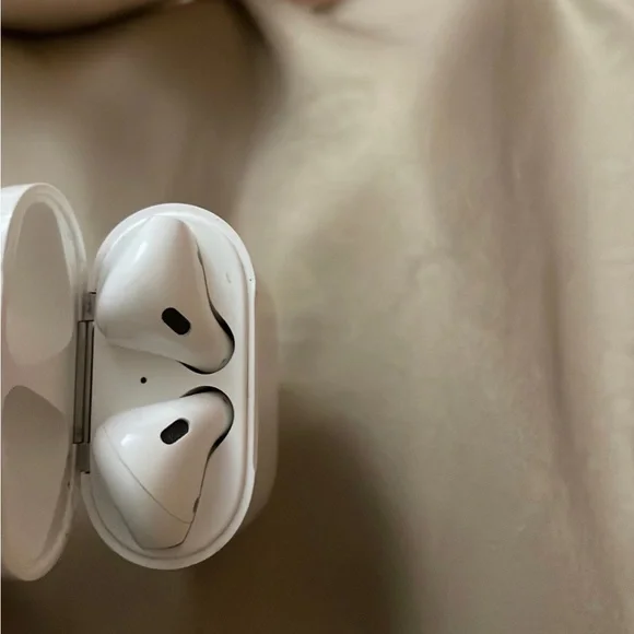 AirPods (2nd generation)